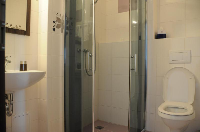 Double Room image 4