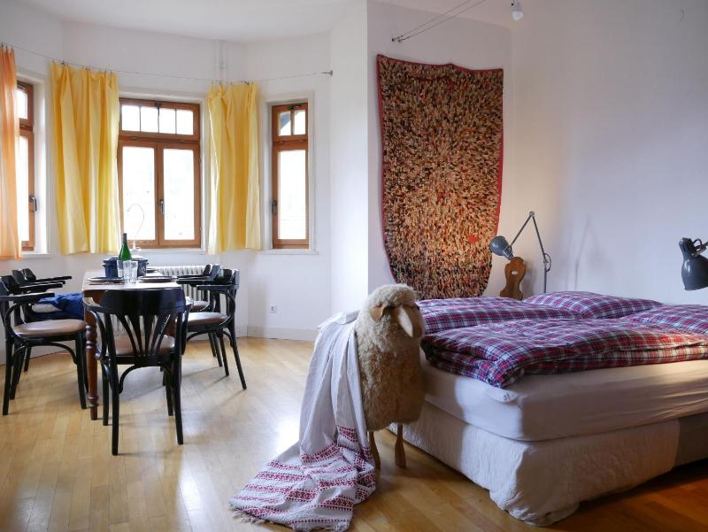 One-Bedroom Apartment image 4