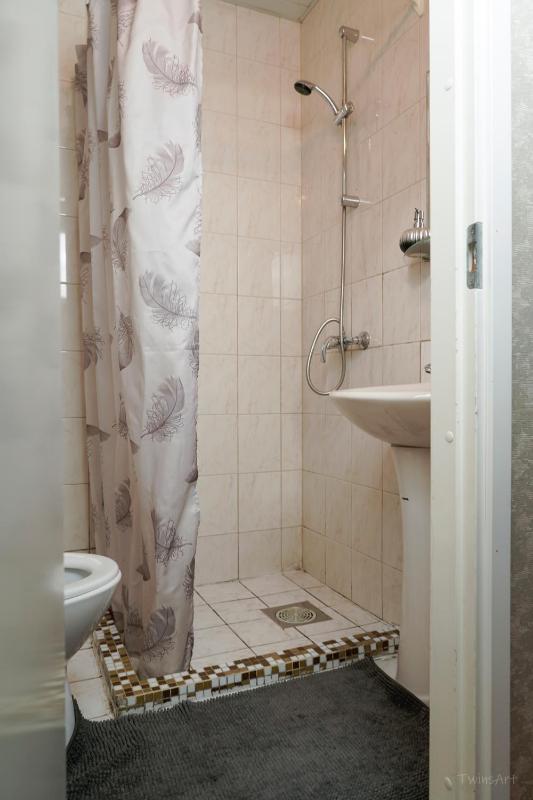 Triple Room With Private Shower image 4