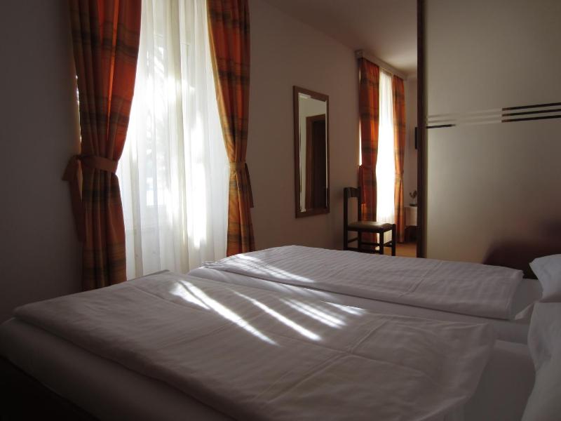 Double Room with Sea View image 4