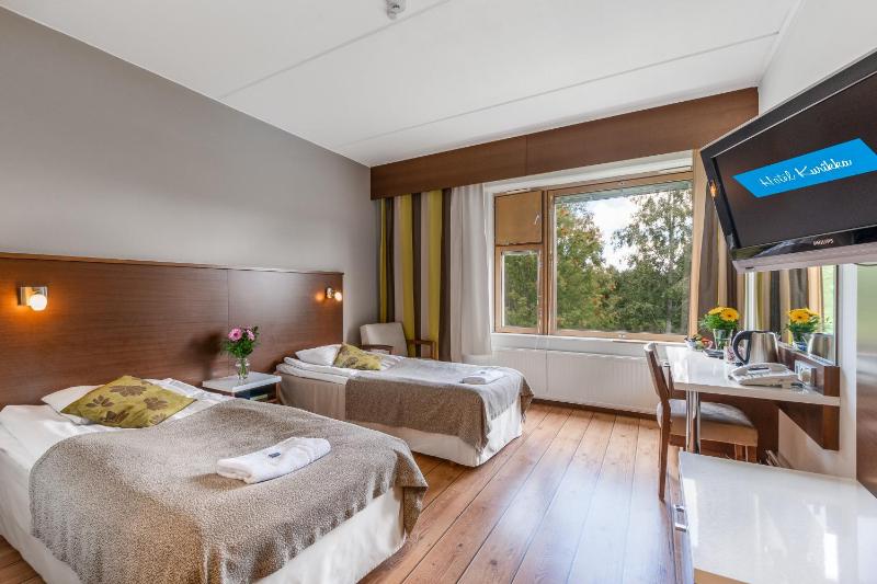 Standard Twin Room image 4