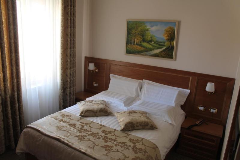 Double Room image 3