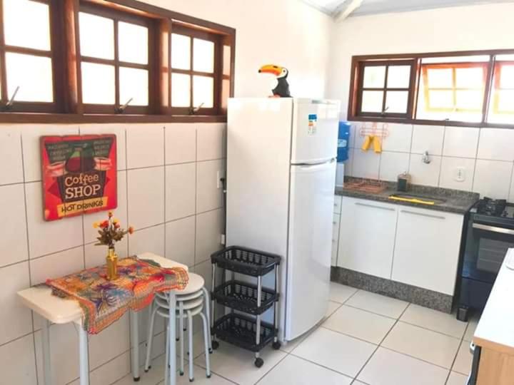 Espetacular Casa 3 SUÍTES cozinha varanda vista a passos da praia - image 9
