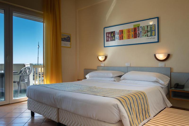 Double or Twin Room with Sea View image 2