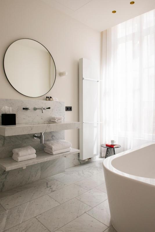 Deluxe Double Room with Bath image 4