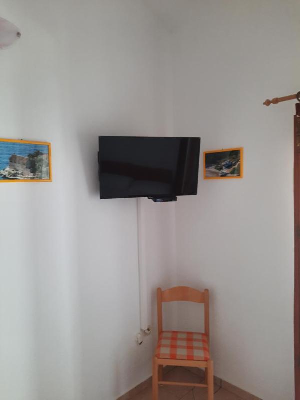 One-Bedroom Apartment with Balcony image 3