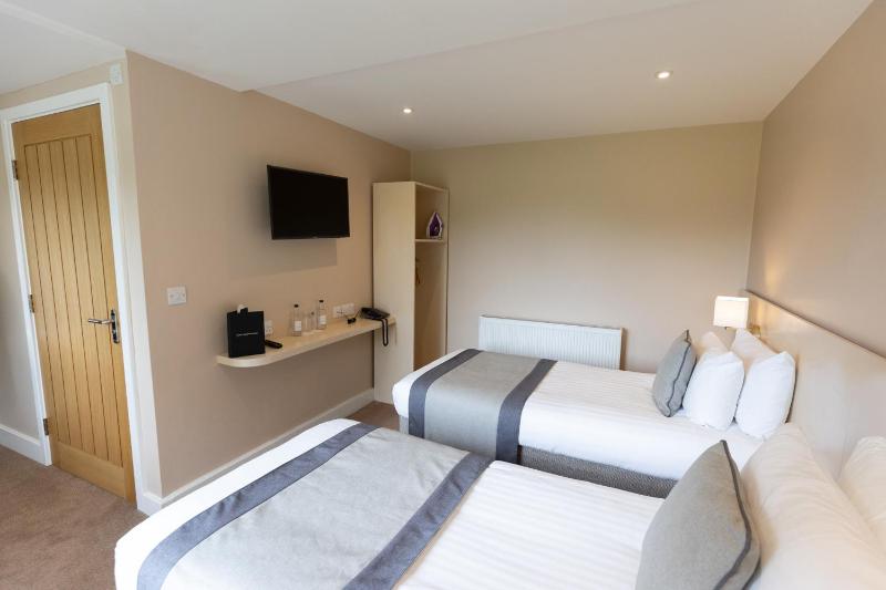 Twin Room image 2