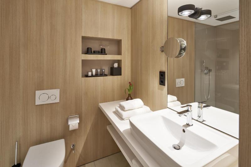 Deluxe Double Room with Balcony and Sea View image 1