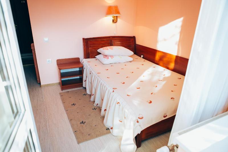 Single Room with Mountain View image 1
