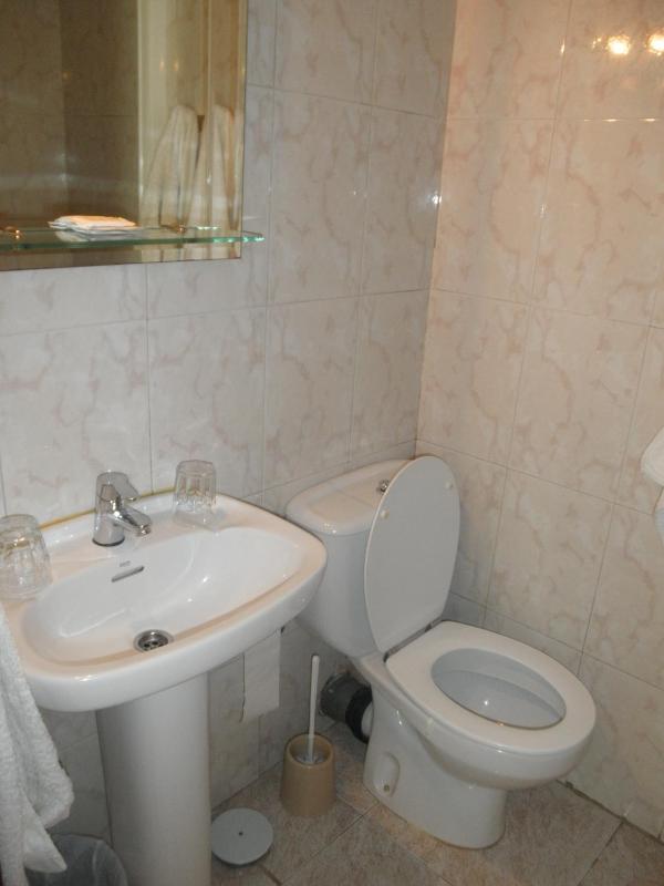 Double or Twin Room with Extra Bed image 3