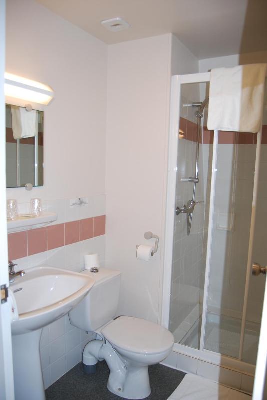 Twin Room image 4