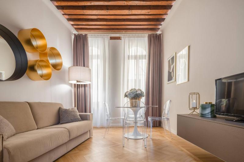 Deluxe Apartment image 1