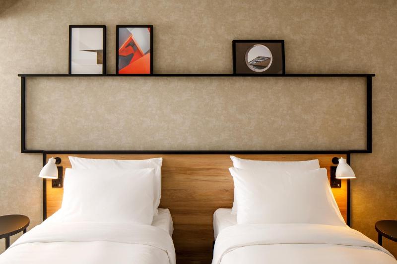 Standard Twin Room image 4