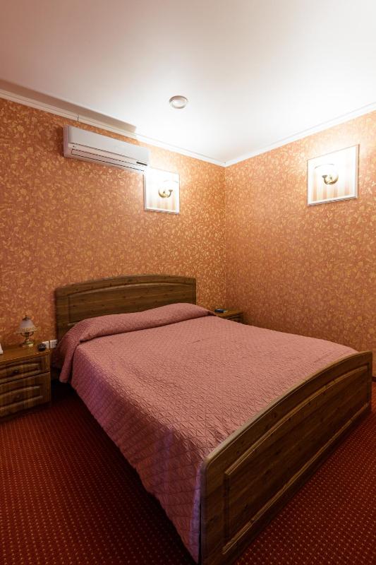Large Double Room image 2