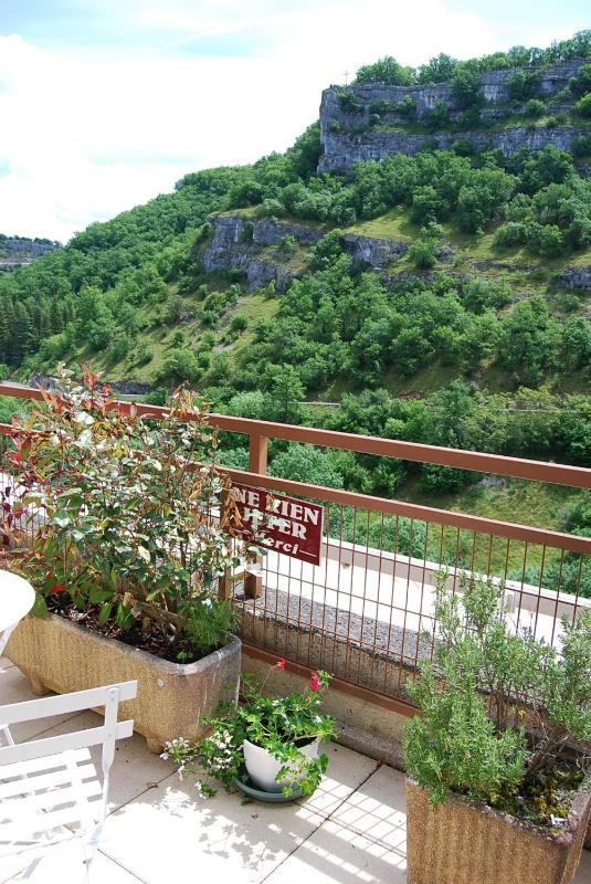 Superior Double Room with Terrace and valley view image 3
