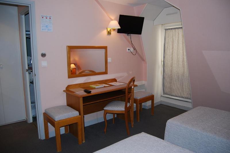 Twin Room image 2