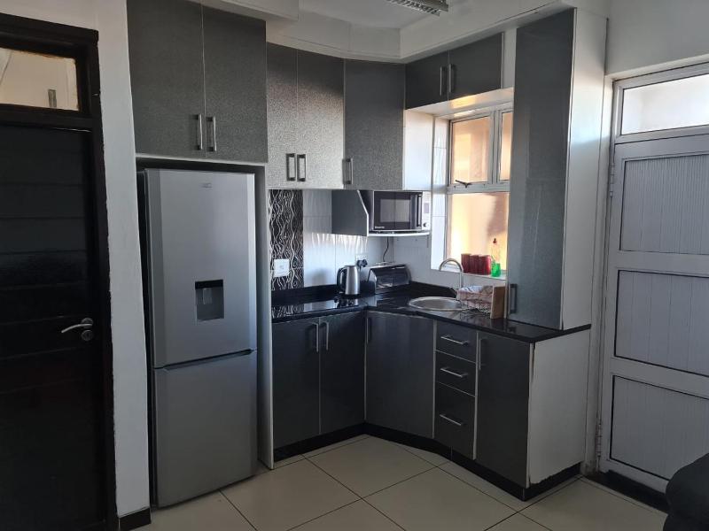 Beachurst Apartment - image 4