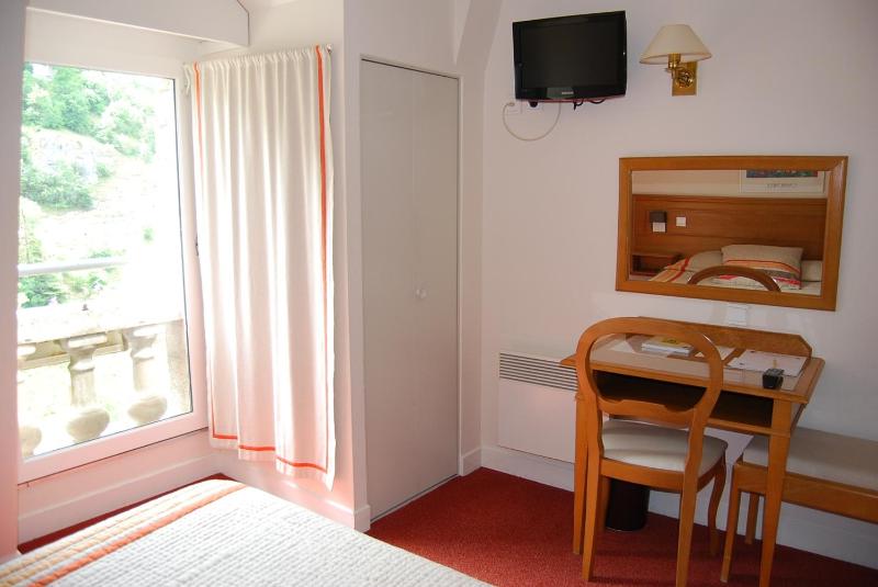 Standard Double Room with Valley View image 3