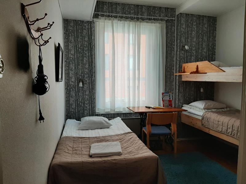 Triple Room with Shared Bathroom image 3