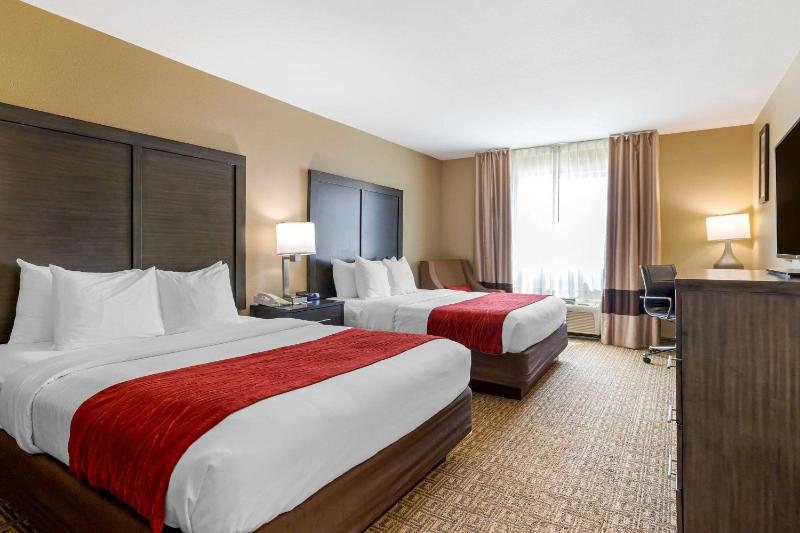Queen Room with Two Queen Beds - Non-Smoking image 1