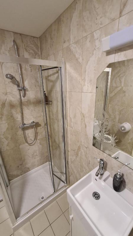 Quadruple Room with Shower image 3