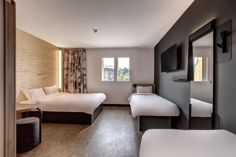 Quadruple Room image 1