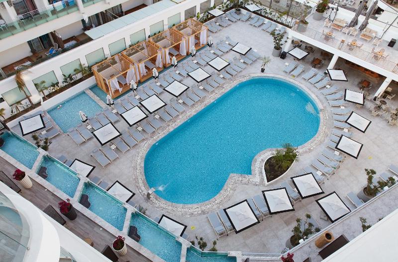 Suite with Private Pool image 4