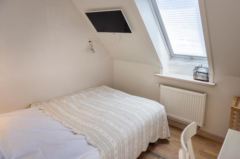Small Double Room image 3