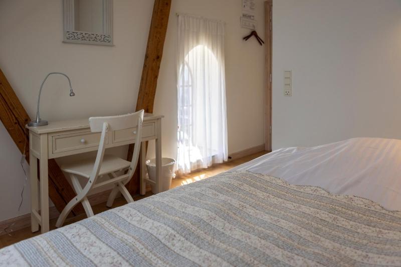 Small Double Room image 4