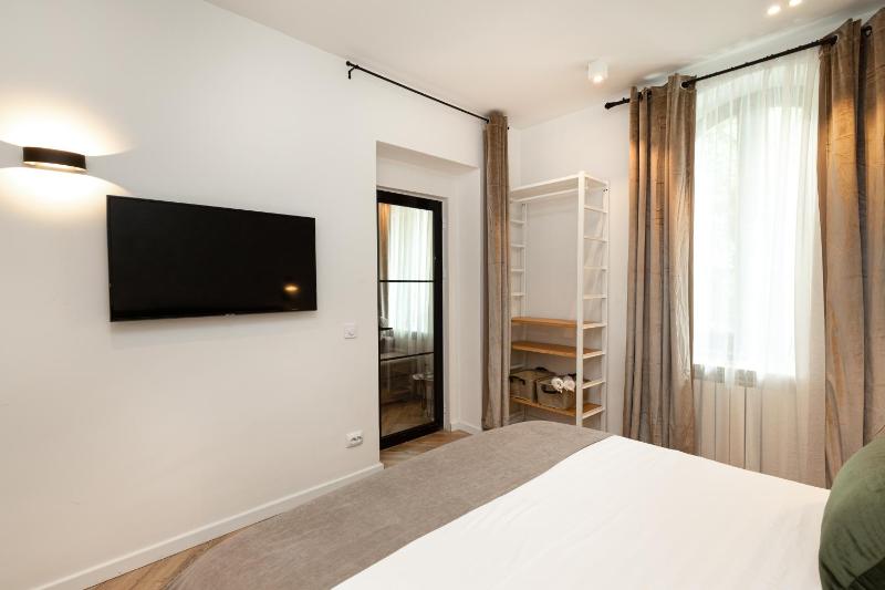 Superior Apartment image 1