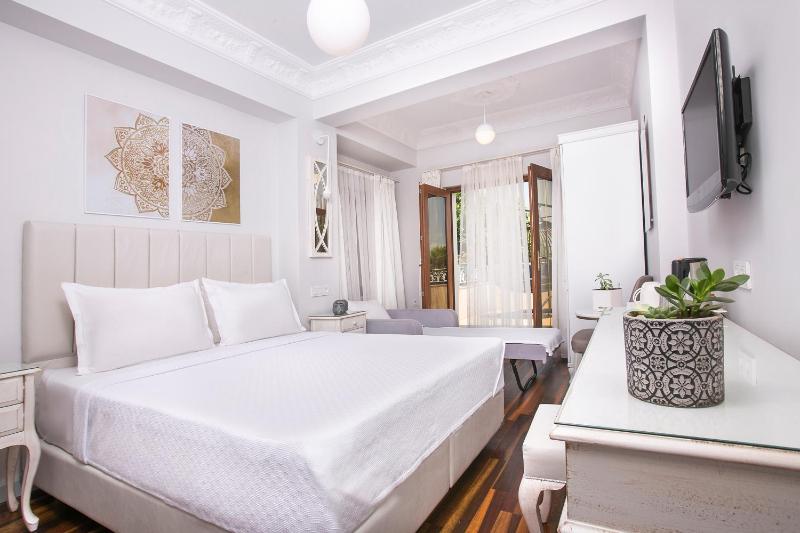Deluxe Double Room with Sea View image 1