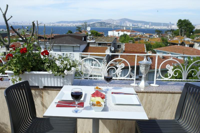 Deluxe Double Room with Sea View image 4