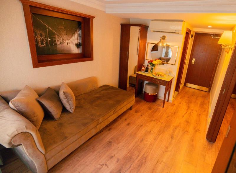 Superior Family Room image 2