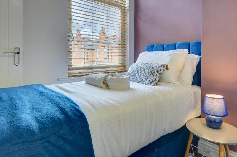 Knighton 2-Bedroom Cottage - Free Parking Contractor friendly - image 14