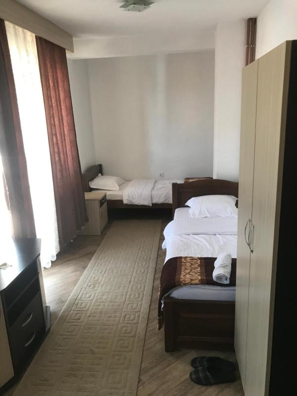 Double Room with Balcony image 4