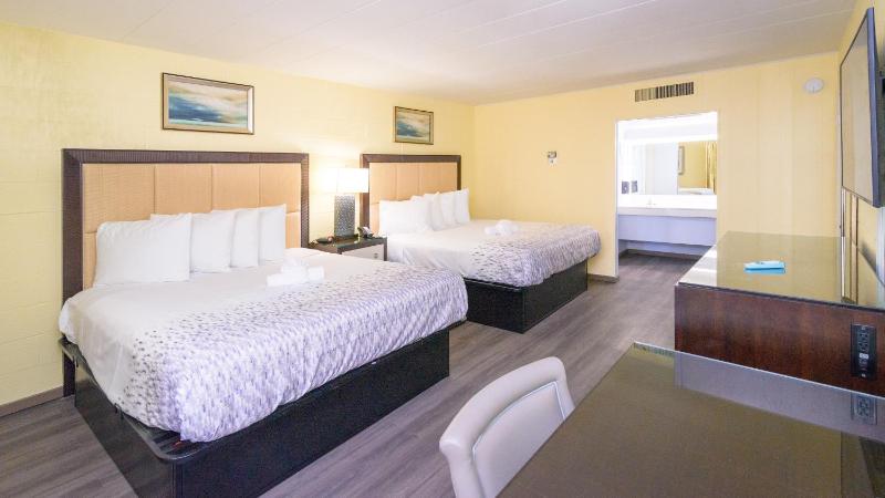 King Room with Two King Beds image 3