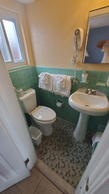 Queen Room image 4
