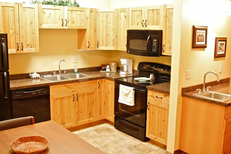 Deluxe Two Bedroom Suite image 3