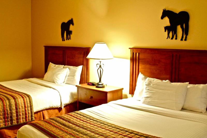Queen Room with Two Queen Beds image 2