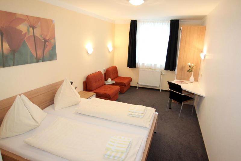 Double or Twin Room image 4