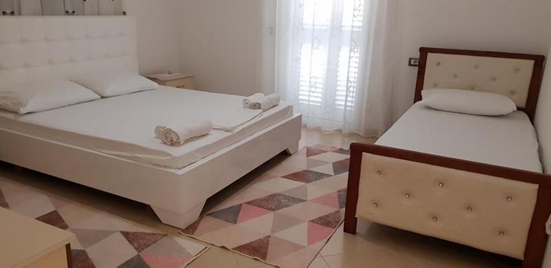 Triple Room with Balcony image 1