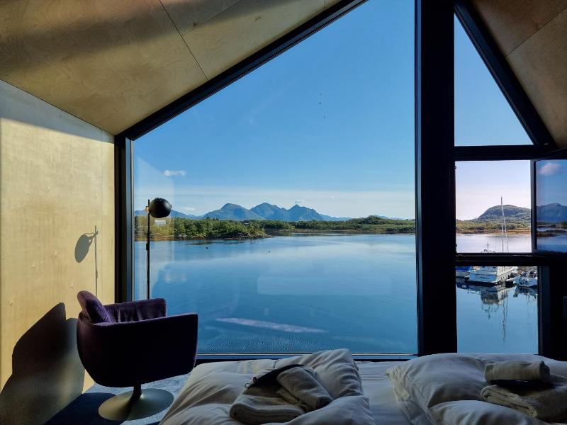 Deluxe Double Room with Sea View image 2