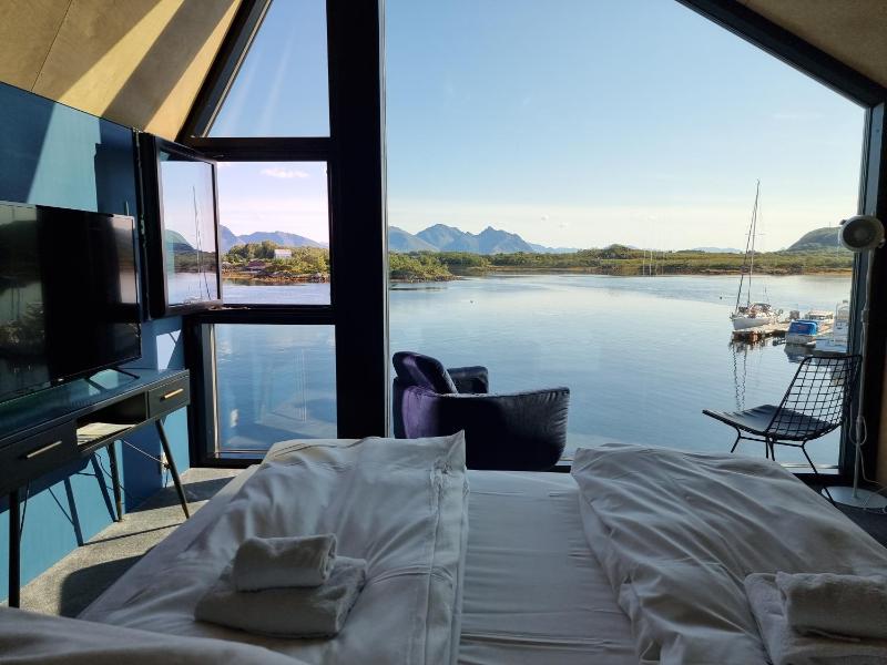 Deluxe Double Room with Sea View image 4