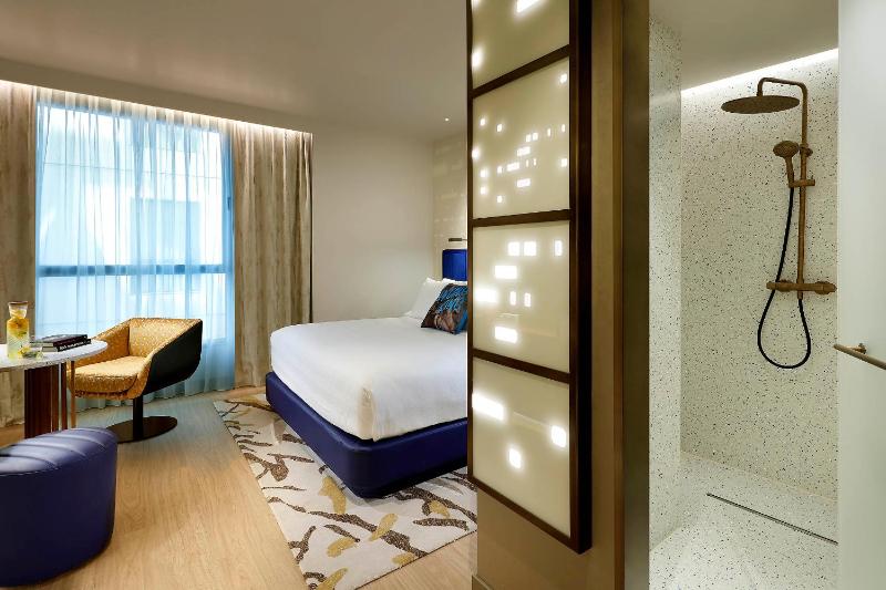 Superior Double Room with City View image 4