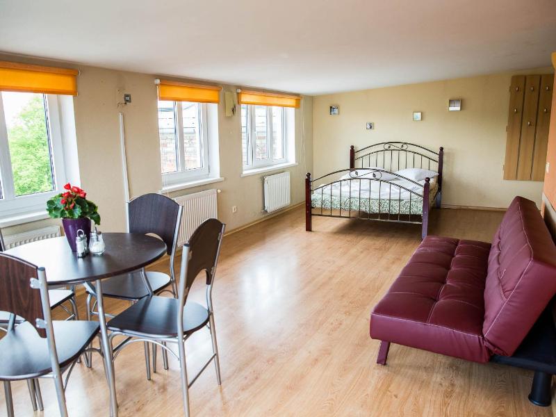Deluxe Studio Apartment image 3