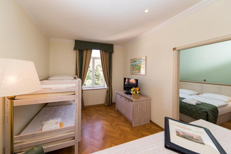 Family Room image 3