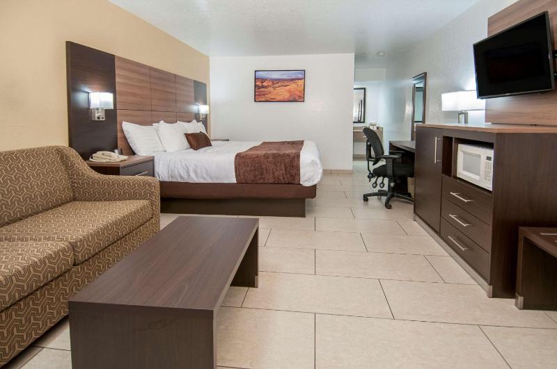 King Room - Pet-Friendly image 2