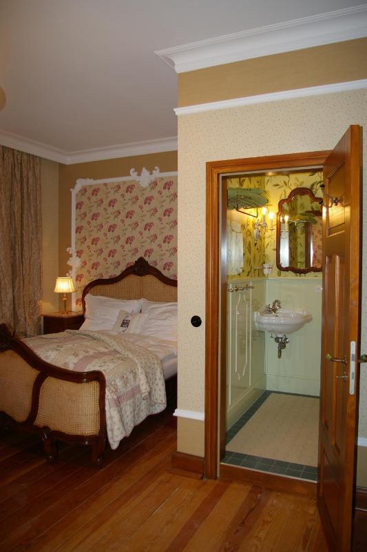 Double Room with Private Bathroom image 1
