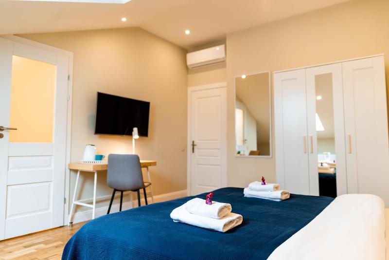 Standard Double Room image 4
