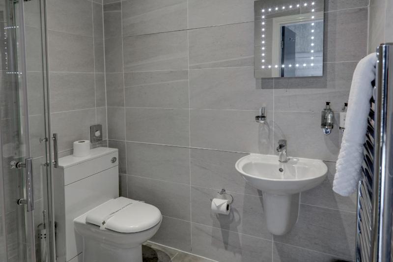 Standard Double Room image 3